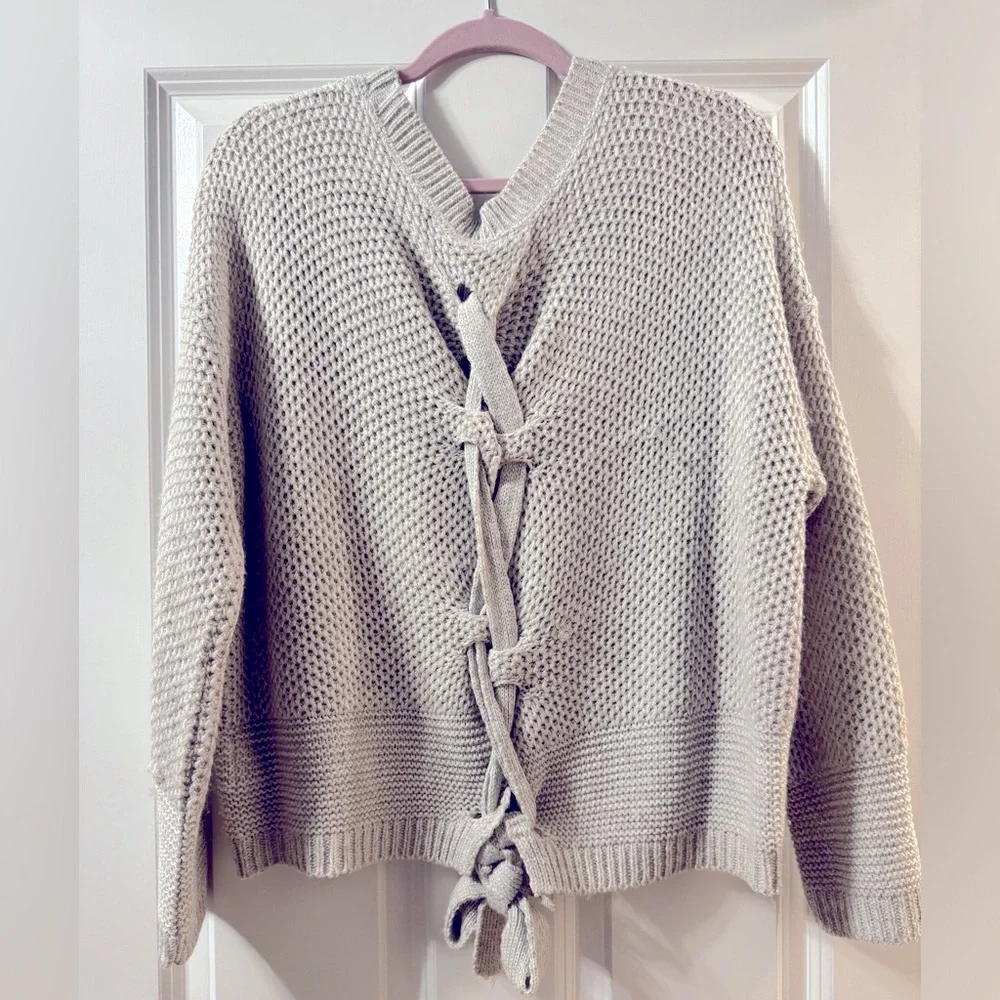 Express Gray sweater. Tie back. - Picture 2 of 4